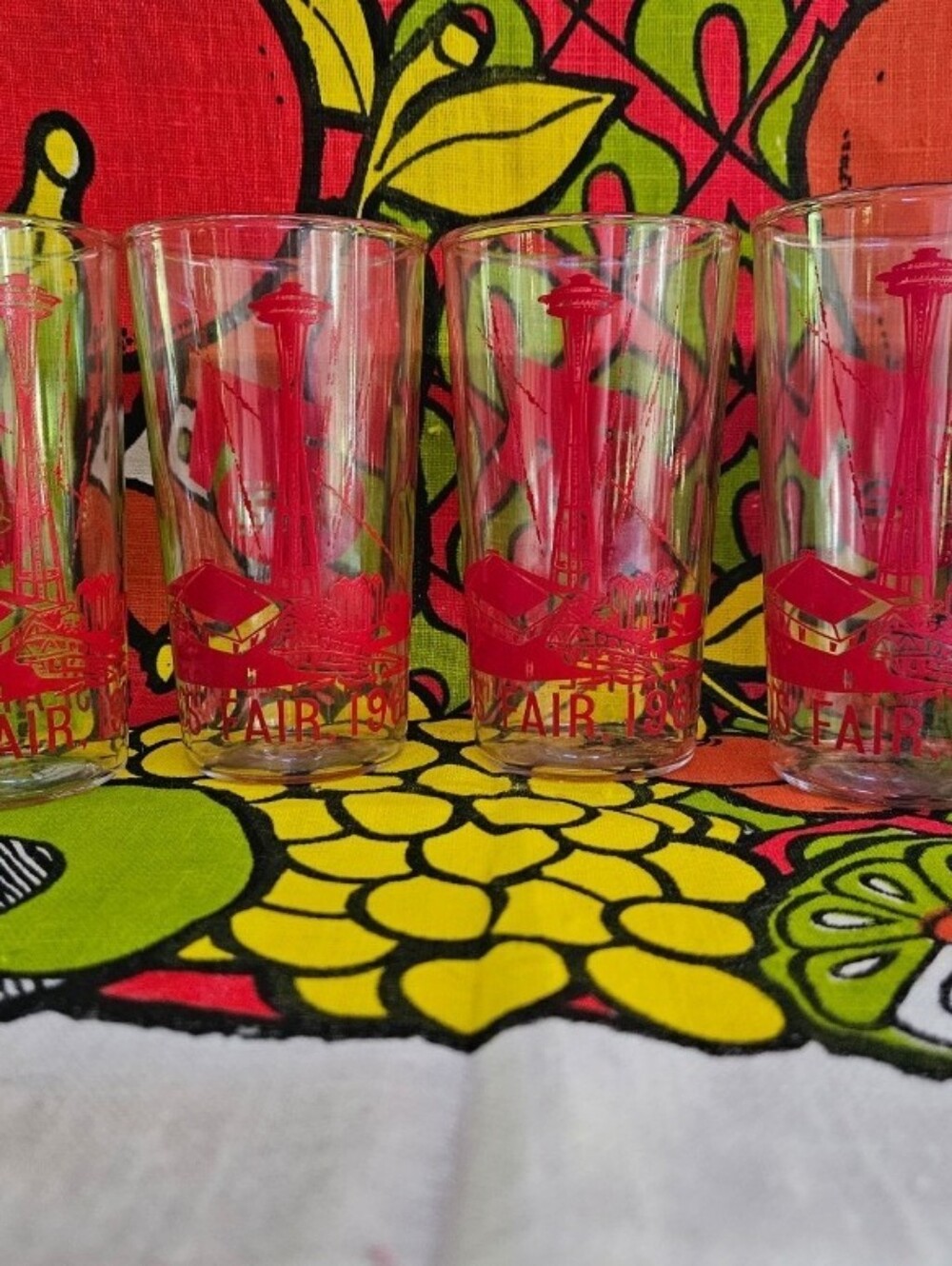 Vintage MCM Seattle Worlds Fair Space Needle Souvenir Glasses - Set of 4 Red